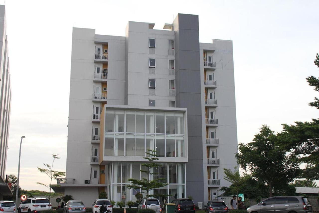 Barata Hotel Near Bandara Soekarno Hatta Tangerang Exterior photo