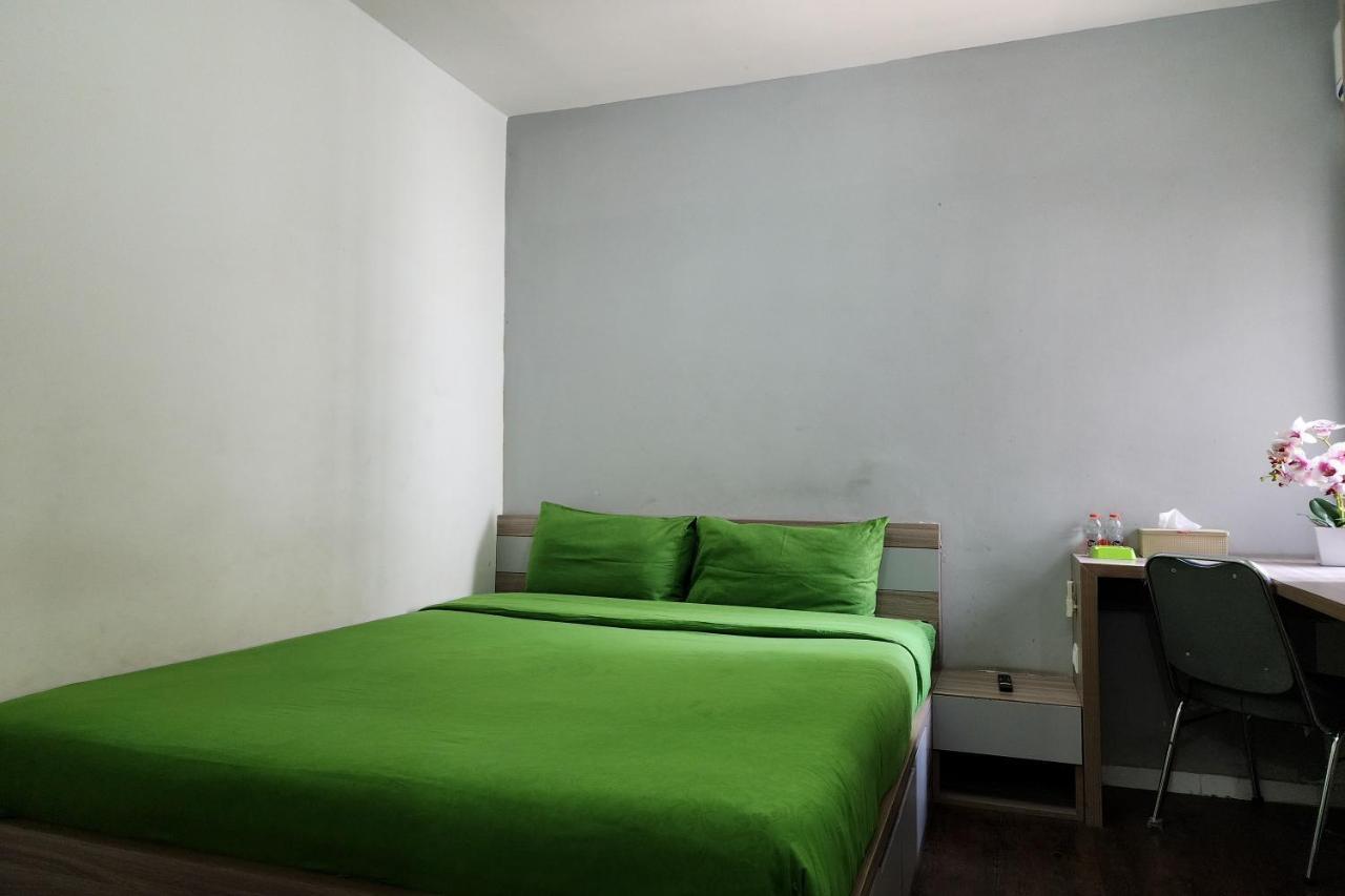 Barata Hotel Near Bandara Soekarno Hatta Tangerang Exterior photo