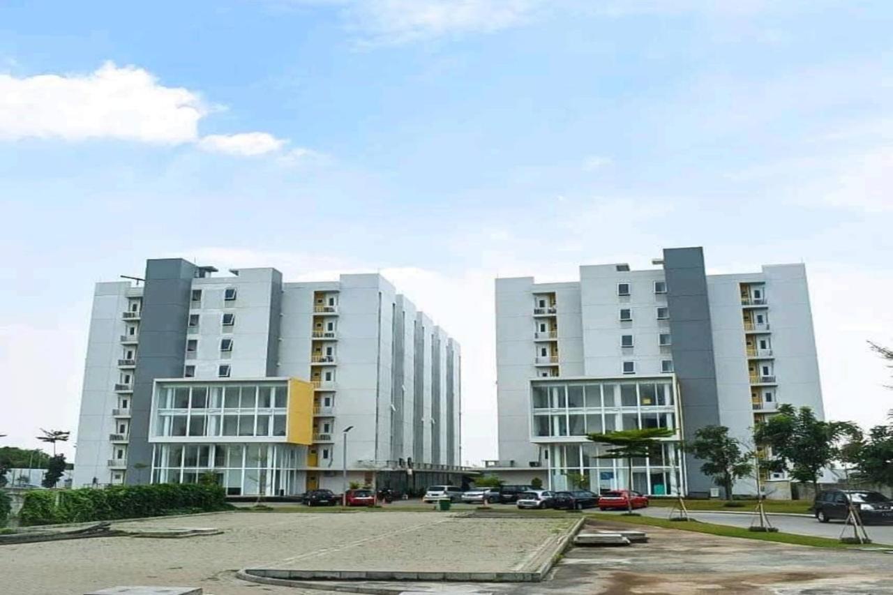 Barata Hotel Near Bandara Soekarno Hatta Tangerang Exterior photo