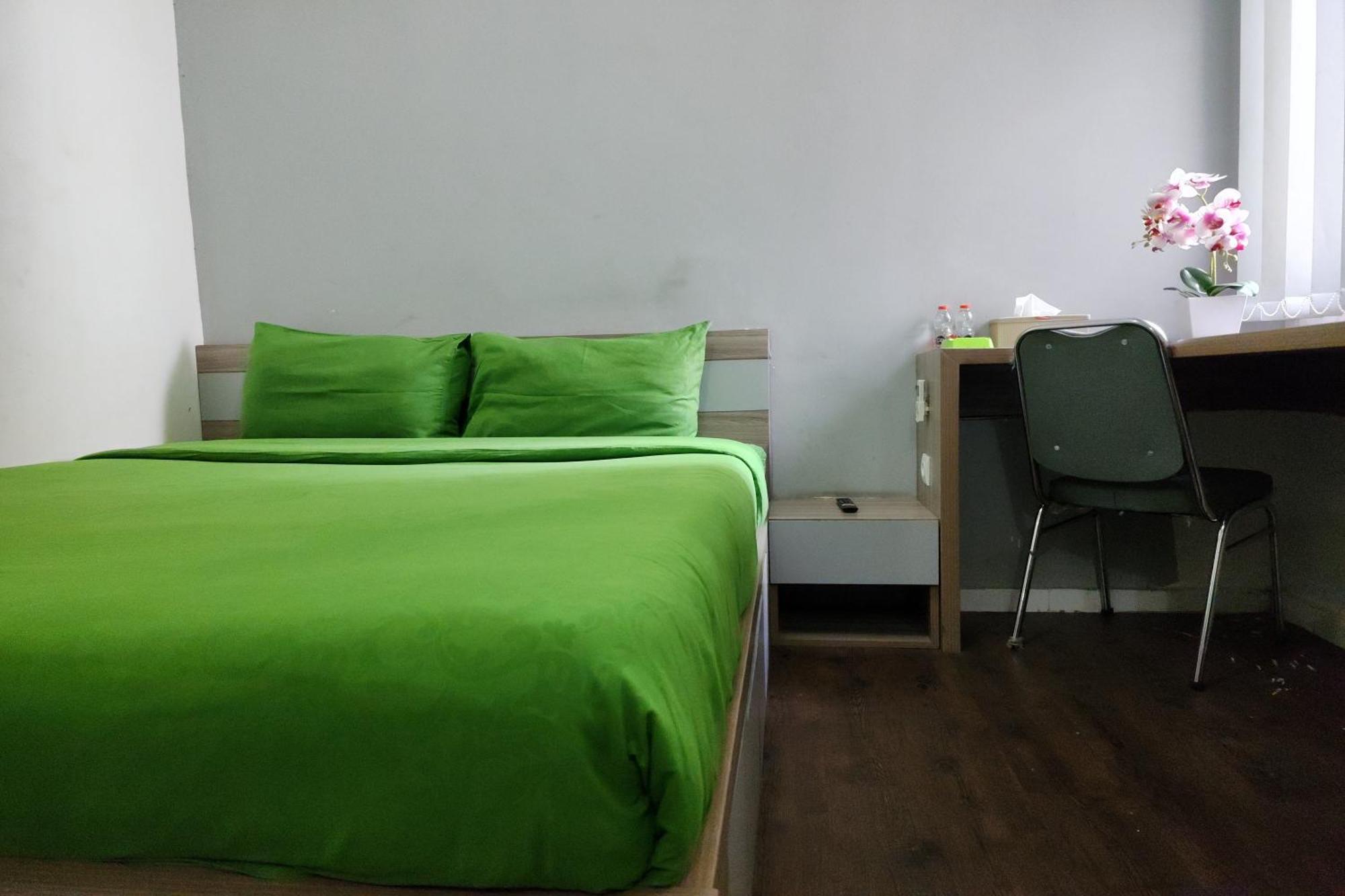 Barata Hotel Near Bandara Soekarno Hatta Tangerang Exterior photo
